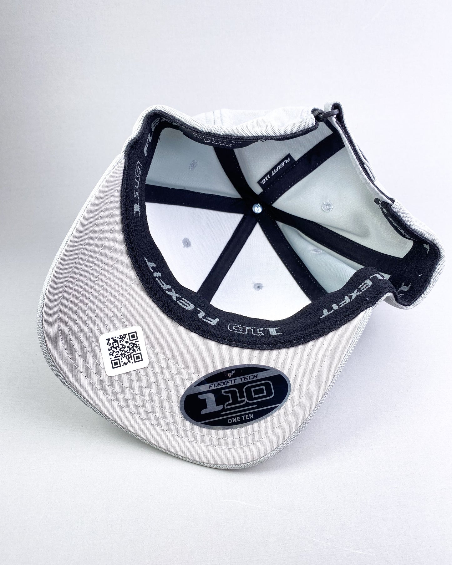 Bravo Premium hat in silver grey with surf palm design leather patch
