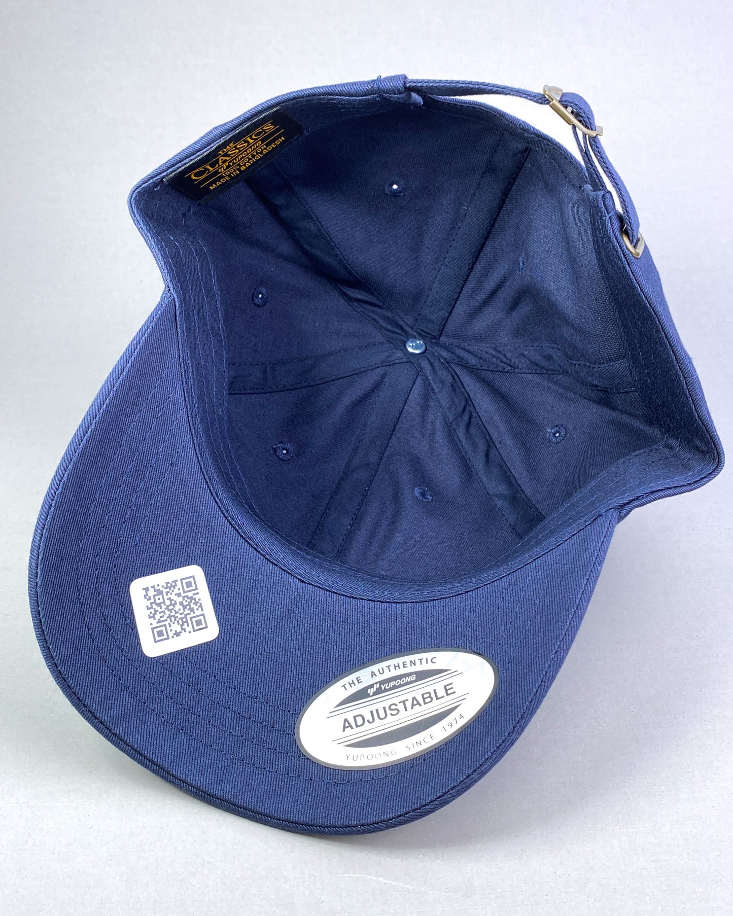 Bravo Premium hat in navy blue with sea turtle design leather patch