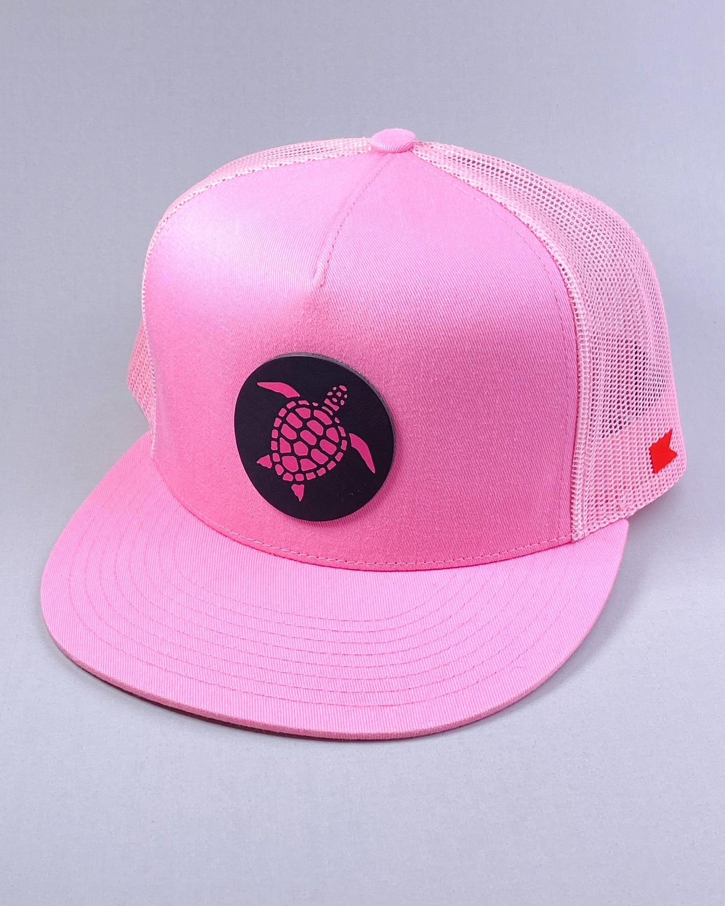 Bravo Cay hat in hot pink with sea turtle design leather patch