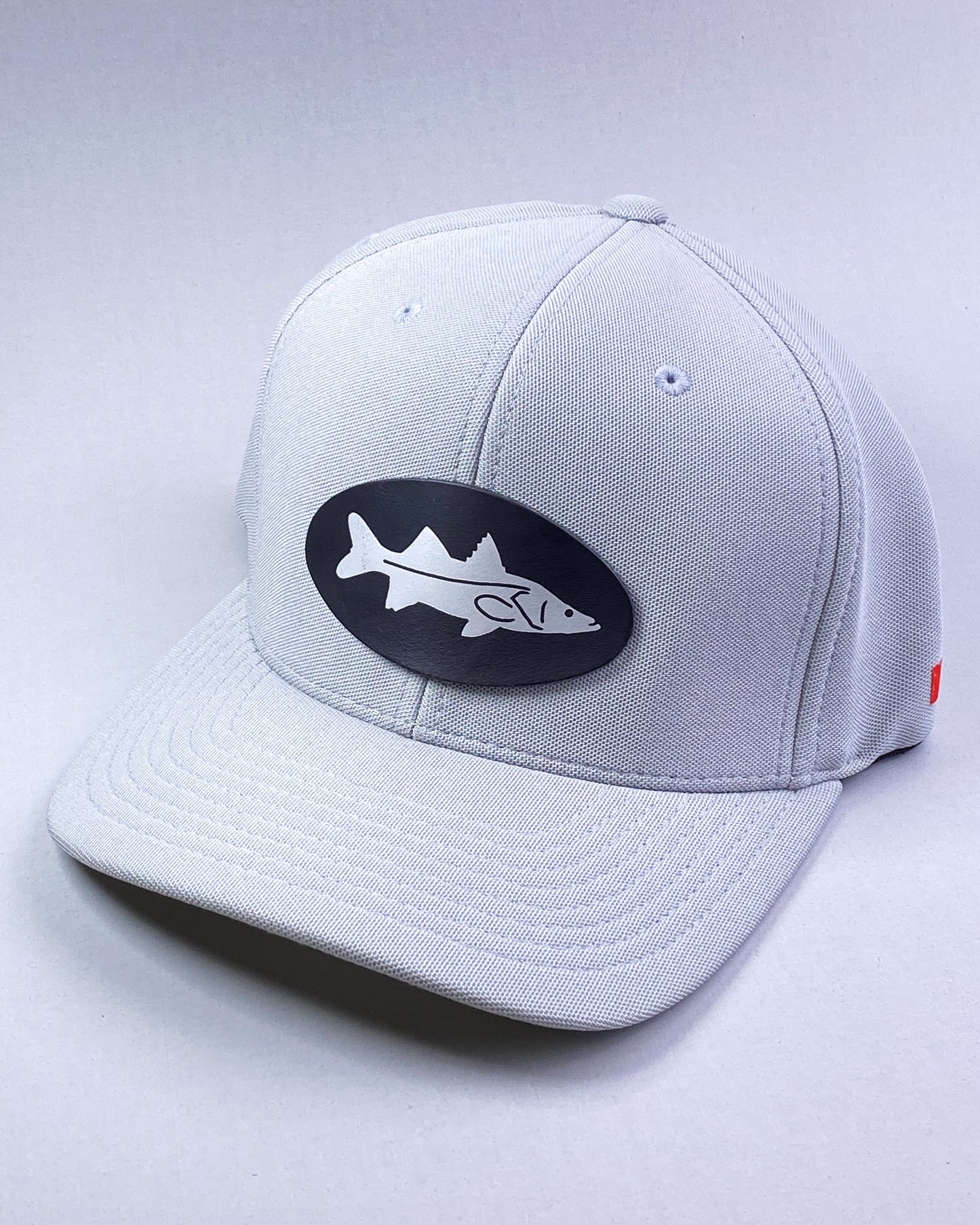 Bravo Cay hat in silver grey with snook design leather patch