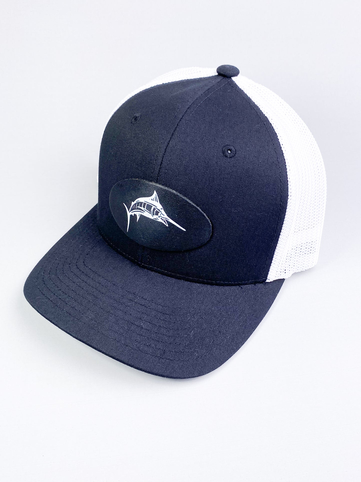 Bravo Premium hat in black/white with marlin design leather patch