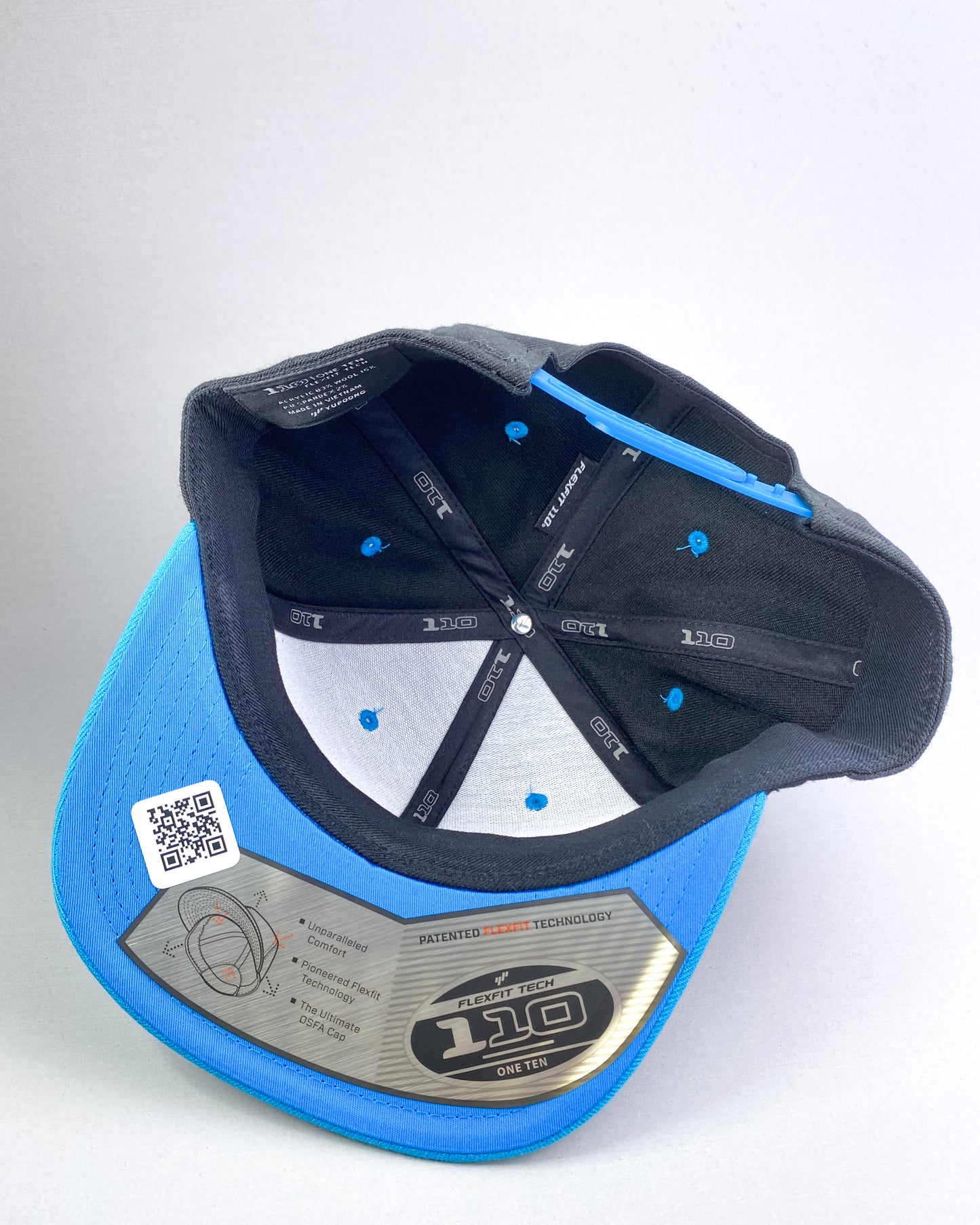 Bravo Cay hat in turquoise/black with two palm design leather patch